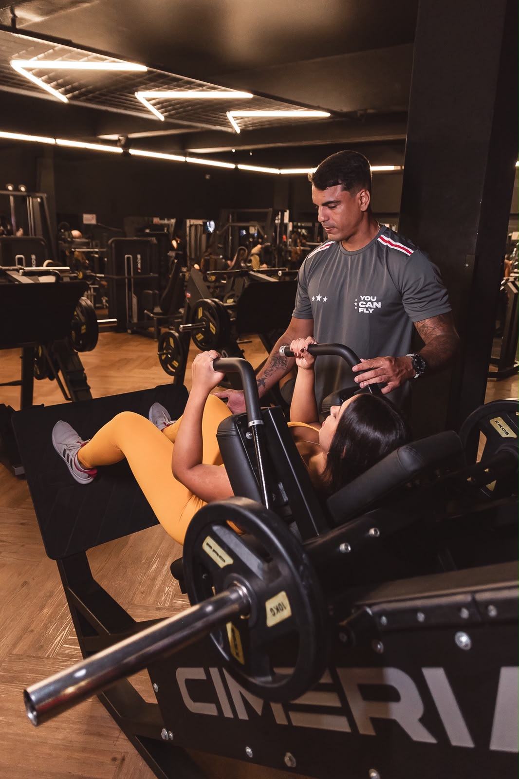Aluna em treino personalizado