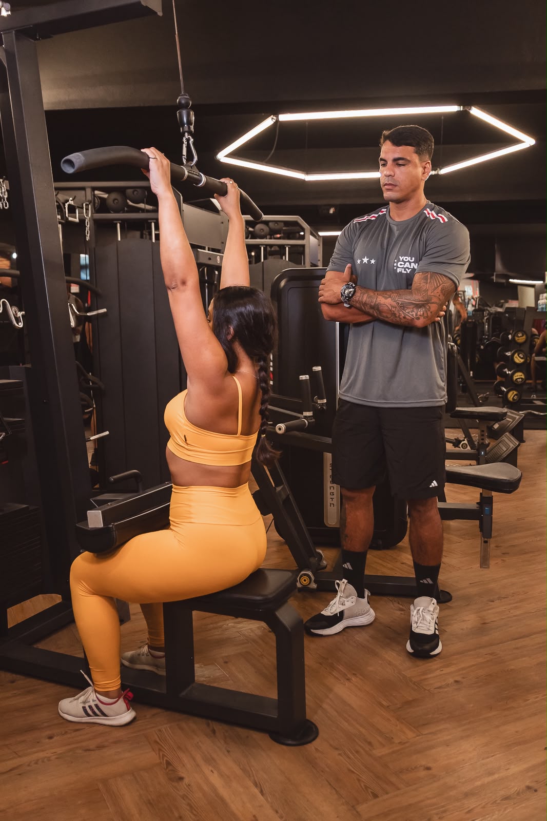 Aluna em execução de exercício